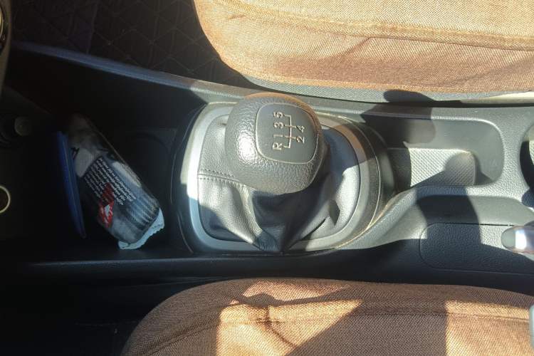 Used Kia K2 2015 Sedan 1.4L MT GLS Gear Lever