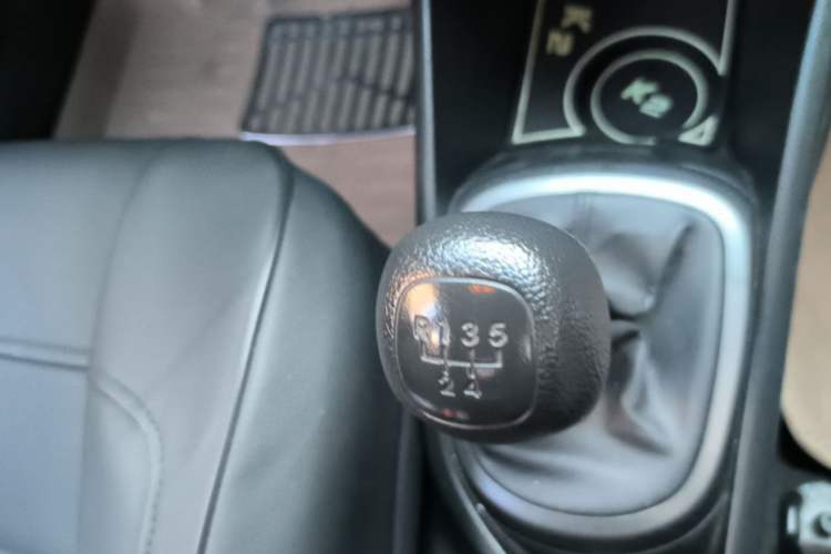 Used Kia K2 2015 Sedan 1.4L MT GLS Gear Lever
