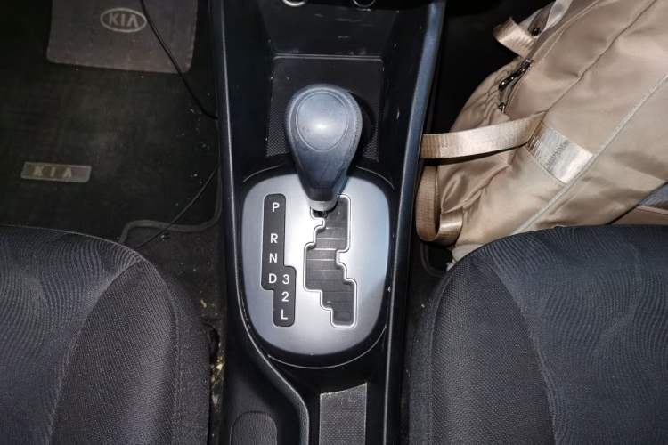 Used Kia K2 2015 Sedan 1.4L Automatic GLS Gear Lever