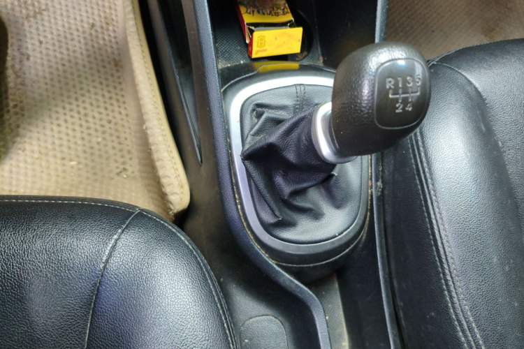 Used Kia K2 2015 Sedan 1.4L MT GLS Gear Lever