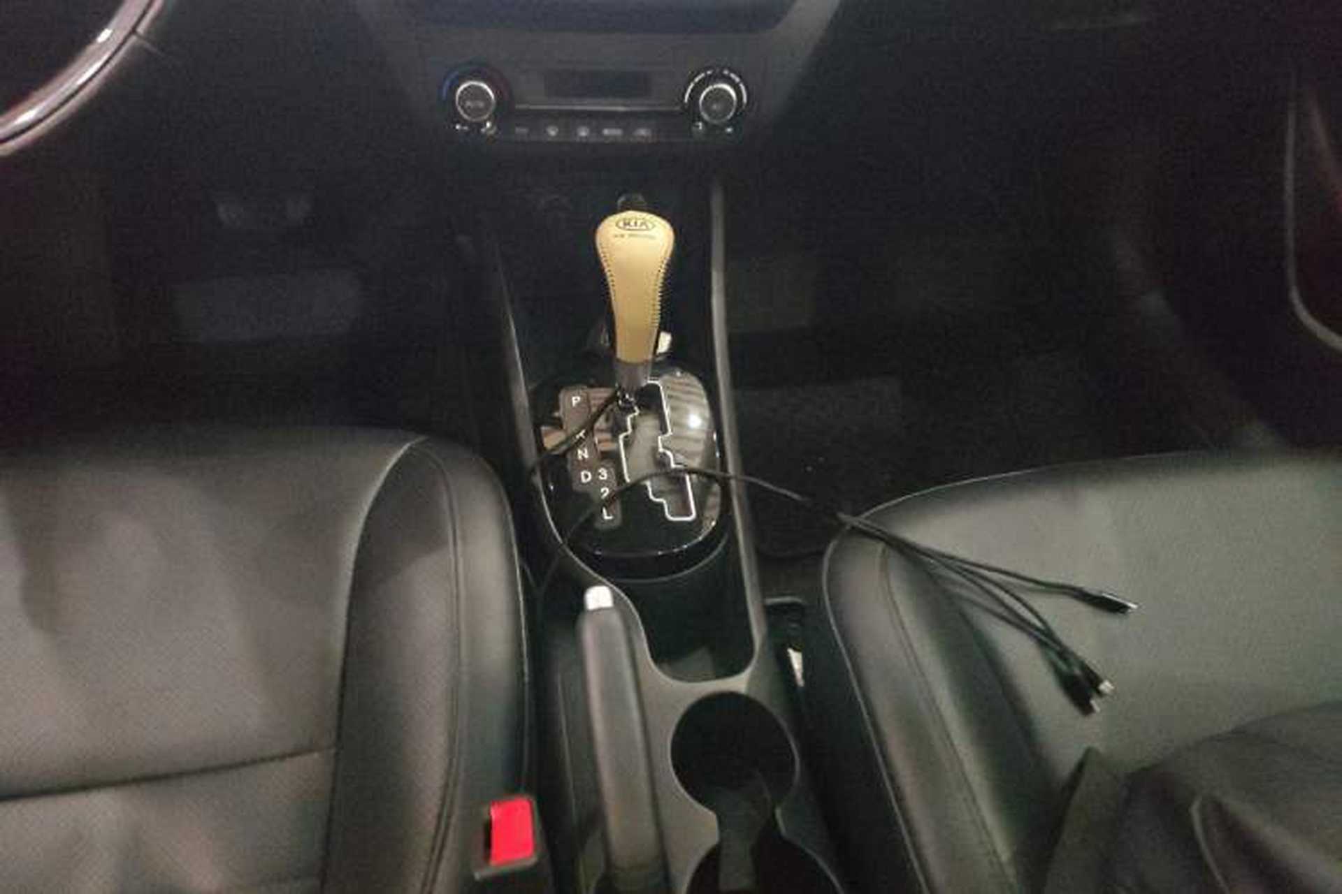 Used Kia K2 2015 Sedan 1.6L Automatic Transmission Premium Gear Lever