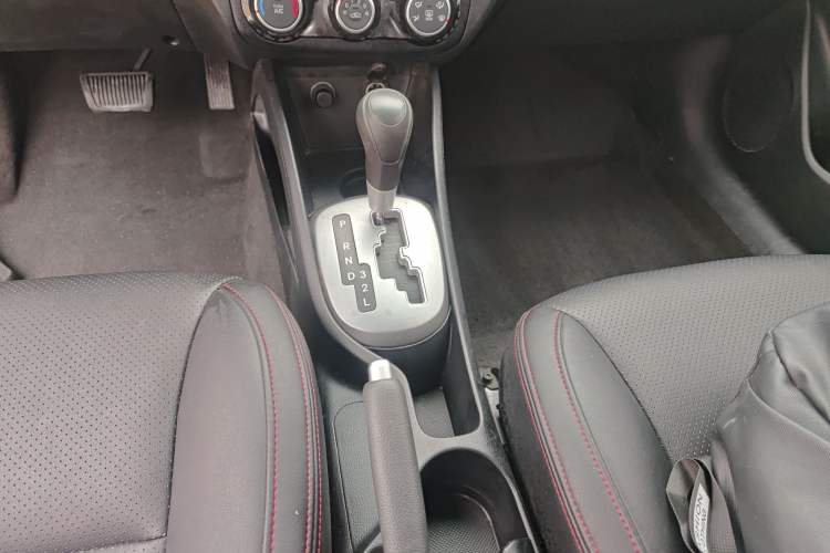 Used Kia K2 2015 Sedan 1.4L Automatic GLS Gear Lever