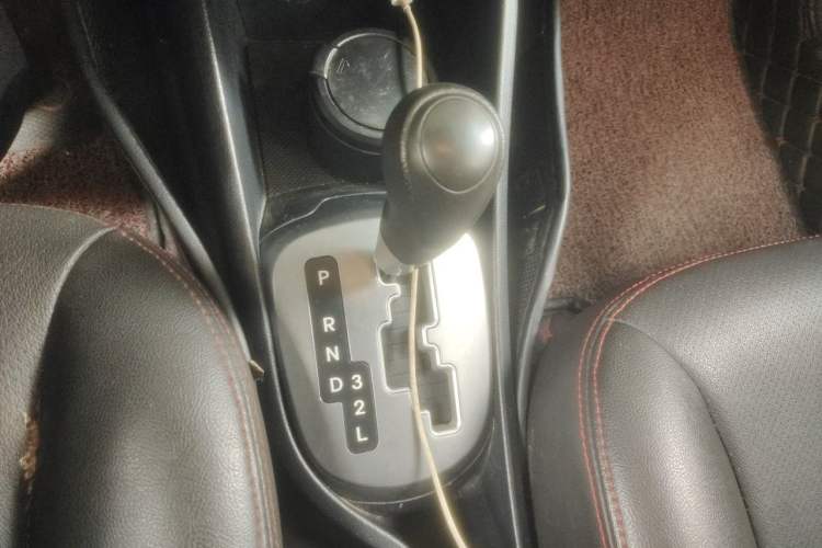Used Kia K2 2015 Sedan 1.4L Automatic GLS Gear Lever