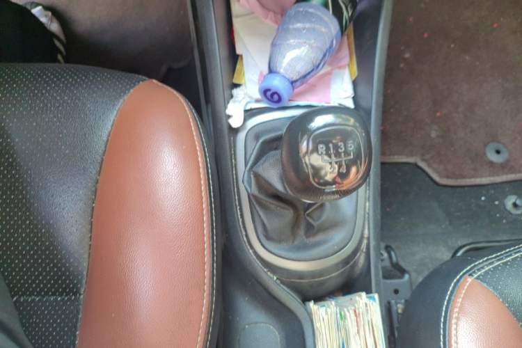 Used Kia K2 2015 Sedan 1.4L MT GLS Gear Lever