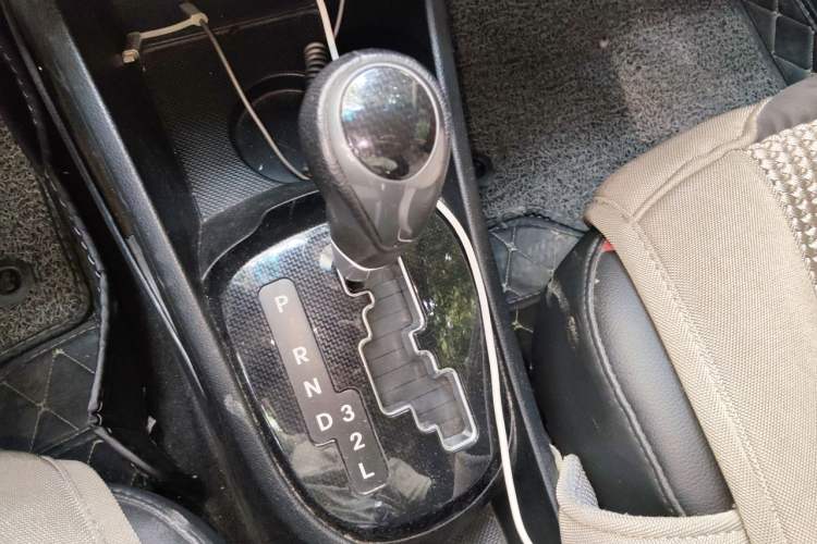 Used Kia K2 2015 Hatchback 1.4L AT GLS Cool Edition Gear Lever