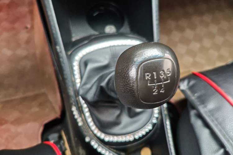 Used Kia K2 2015 Sedan 1.4L MT GLS Gear Lever