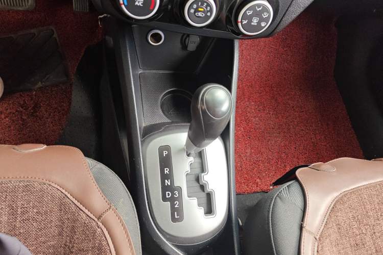 Used Kia K2  Gear Lever