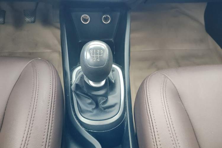 Used Kia K2 2015 Sedan 1.4L MT GLS Gear Lever