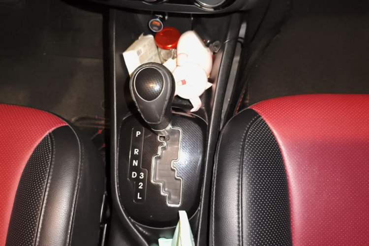 Used Kia K2 2015 Hatchback 1.4L AT GLS Cool Edition Gear Lever