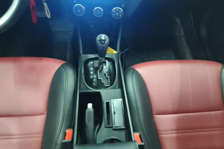 Used Kia K2 2015 Hatchback 1.4L AT GLS Cool Edition Gear Lever