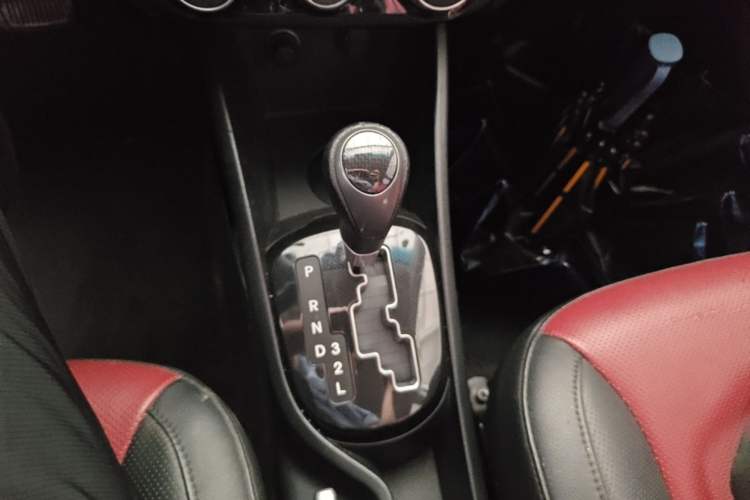 Used Kia K2 2015 Hatchback 1.4L AT GLS Cool Edition Gear Lever