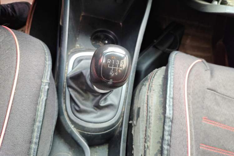 Used Kia K2 2015 Sedan 1.4L MT GLS Gear Lever