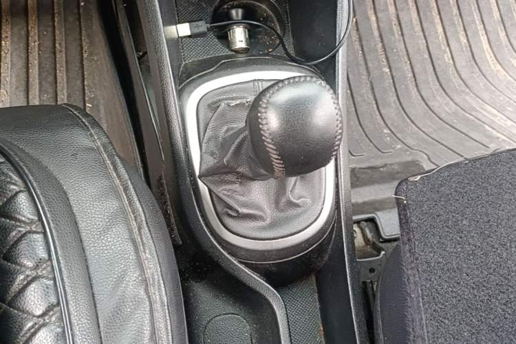 Used Kia K2 2015 Sedan 1.4L Manual Transmission GL Gear Lever