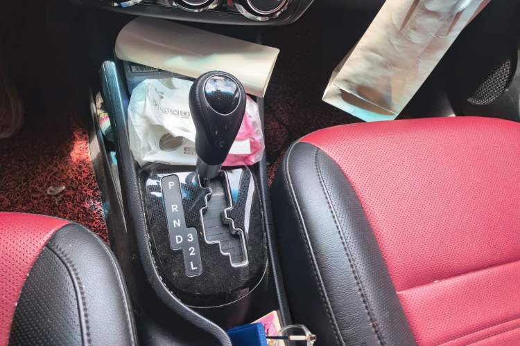 Used Kia K2 2015 Hatchback 1.4L AT GLS Cool Edition Gear Lever