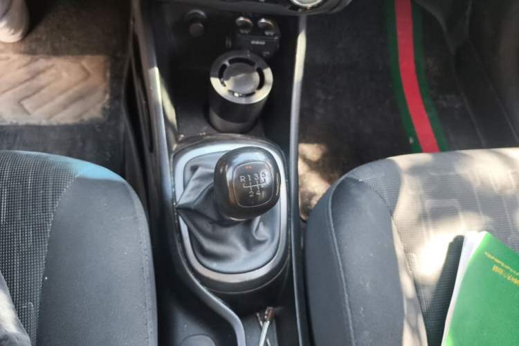 Used Kia K2 2015 Sedan 1.4L MT TOP Gear Lever
