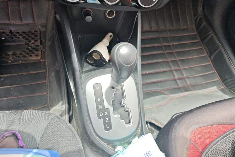 Used Kia K2 2015 Sedan 1.4L Automatic GLS Gear Lever