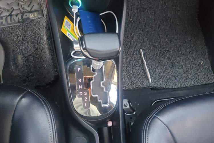 Used Kia K2 2015 Sedan 1.4L Automatic GLS Gear Lever