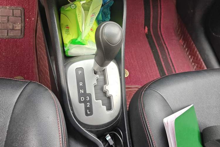 Used Kia K2 2015 Sedan 1.4L Automatic GLS Gear Lever