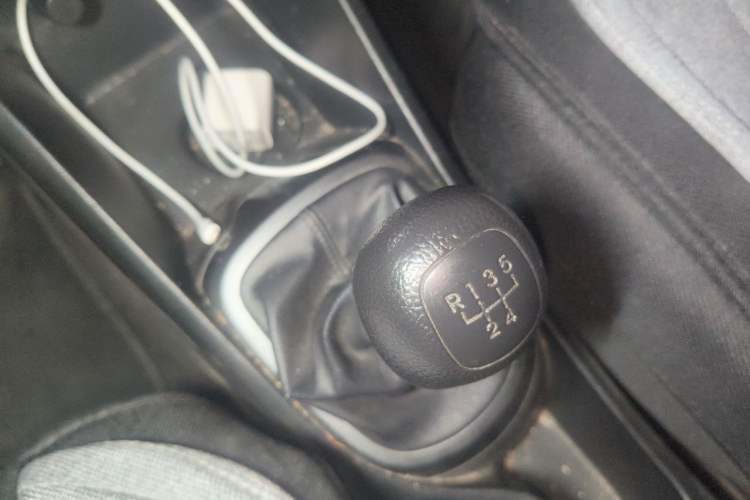 Used Kia K2 2015 Sedan 1.4L MT GLS Gear Lever