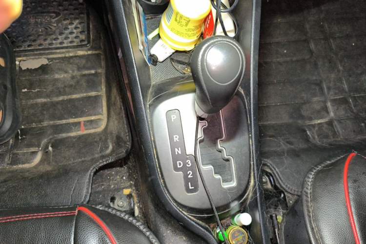 Used Kia K2 2015 Sedan 1.4L Automatic GLS Gear Lever