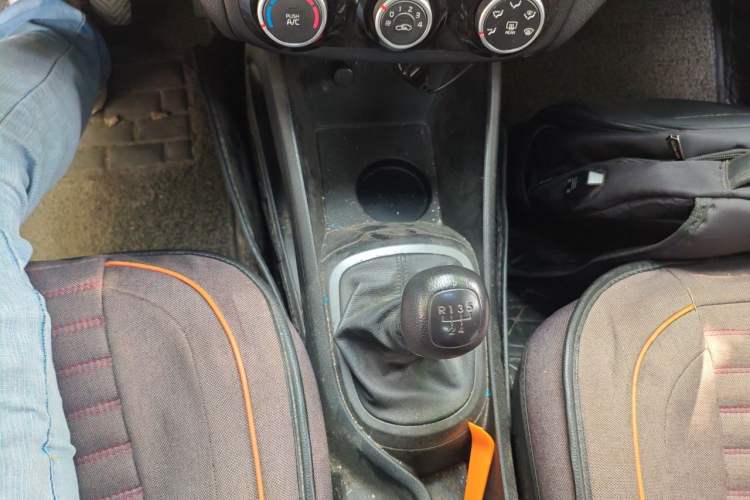 Used Kia K2 2015 Sedan 1.4L MT GLS Gear Lever