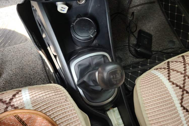 Used Kia K2 2015 Sedan 1.4L MT GLS Gear Lever