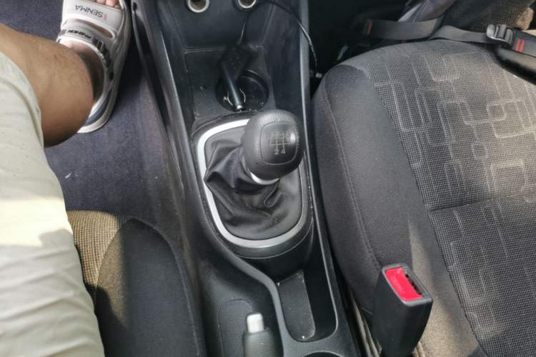 Used Kia K2 2015 Sedan 1.4L MT TOP Gear Lever