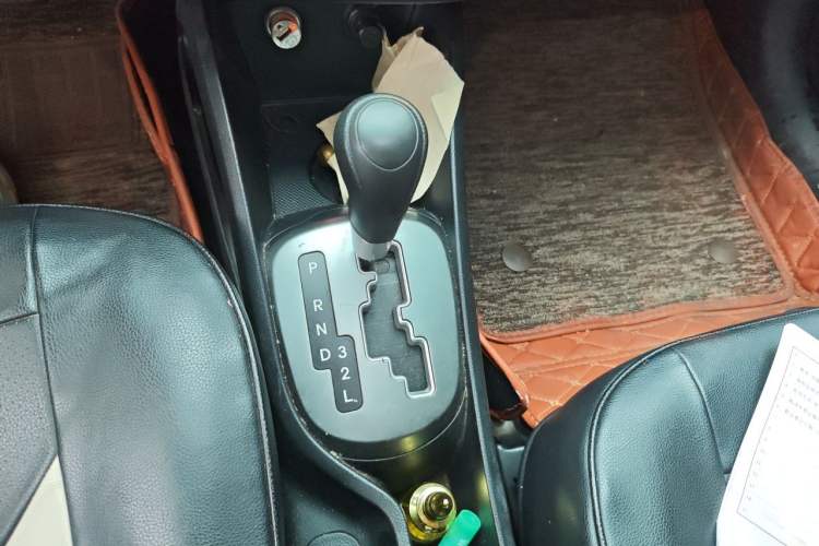 Used Kia K2 2015 Sedan 1.4L Automatic GLS Gear Lever