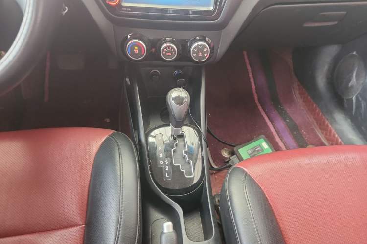 Used Kia K2 2015 Hatchback 1.4L AT GLS Cool Edition Gear Lever
