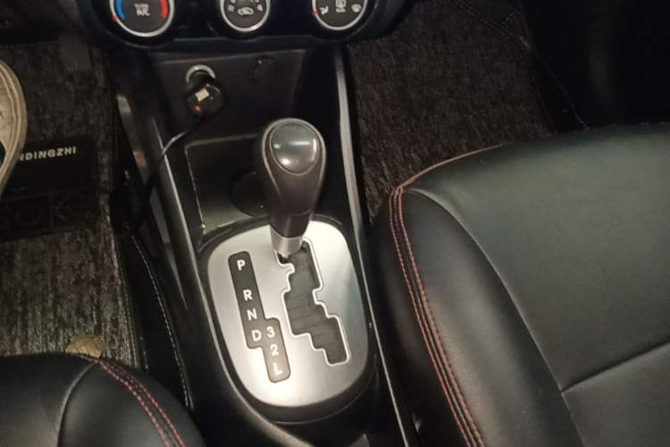 Used Kia K2 2015 Sedan 1.4L Automatic GLS Gear Lever