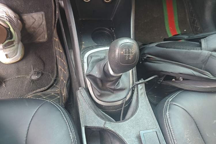 Used Kia K2 2015 Sedan 1.4L MT GLS Gear Lever