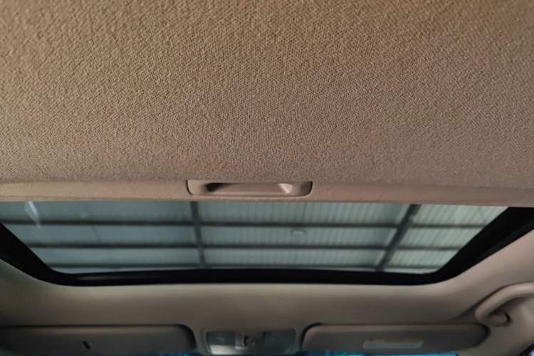 Used Kia K2 2015 Hatchback 1.4L AT GLS Cool Edition Headliner
