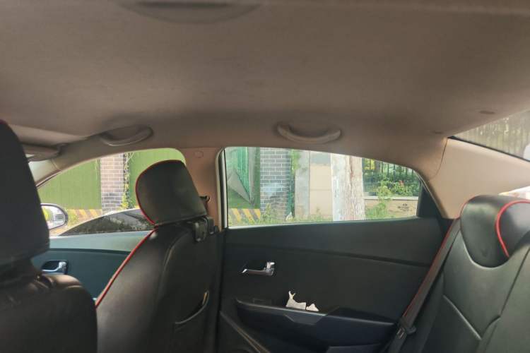Used Kia K2 2015 Sedan 1.4L MT GLS Headliner