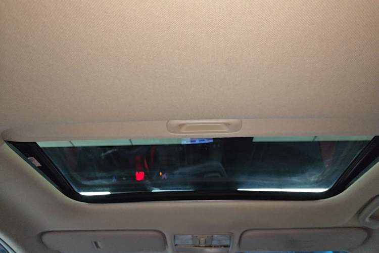 Used Kia K2 2015 Hatchback 1.4L AT GLS Cool Edition Headliner