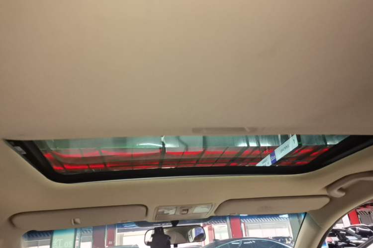 Used Kia K2 2015 Hatchback 1.4L AT GLS Cool Edition Headliner