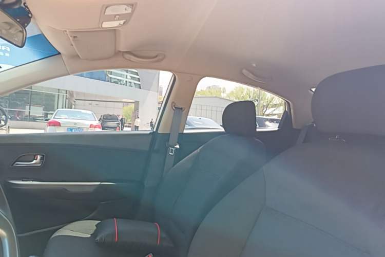 Used Kia K2 2015 Sedan 1.4L MT GLS Headliner