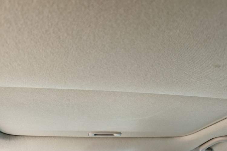 Used Kia K2 2015 Hatchback 1.4L AT GLS Cool Edition Headliner