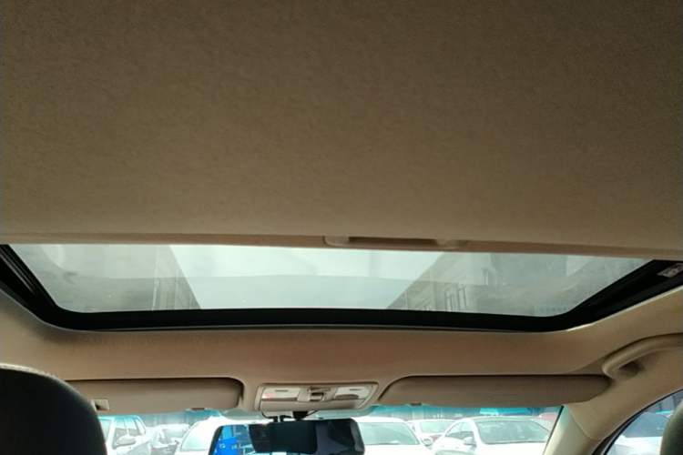 Used Kia K2 2015 Hatchback 1.4L AT GLS Cool Edition Headliner
