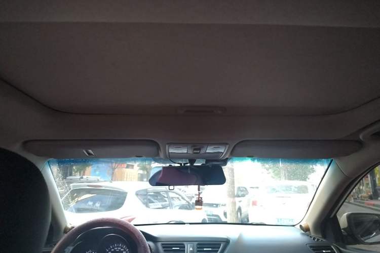 Used Kia K2 2015 Hatchback 1.4L AT GLS Cool Edition Headliner