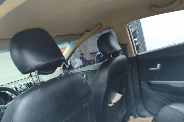 Used Kia K2 2015 Sedan 1.4L MT GLS Headliner