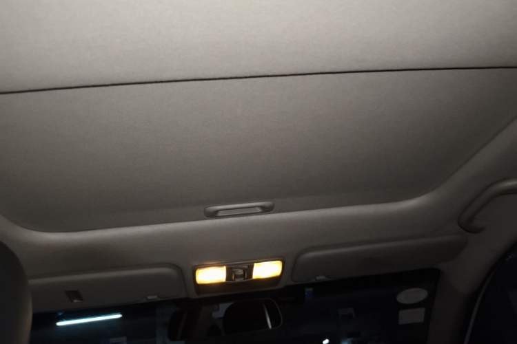 Used Kia K2 2015 Hatchback 1.4L AT GLS Cool Edition Headliner