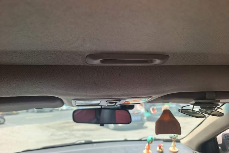 Used Kia K2 2015 Hatchback 1.4L AT GLS Cool Edition Headliner