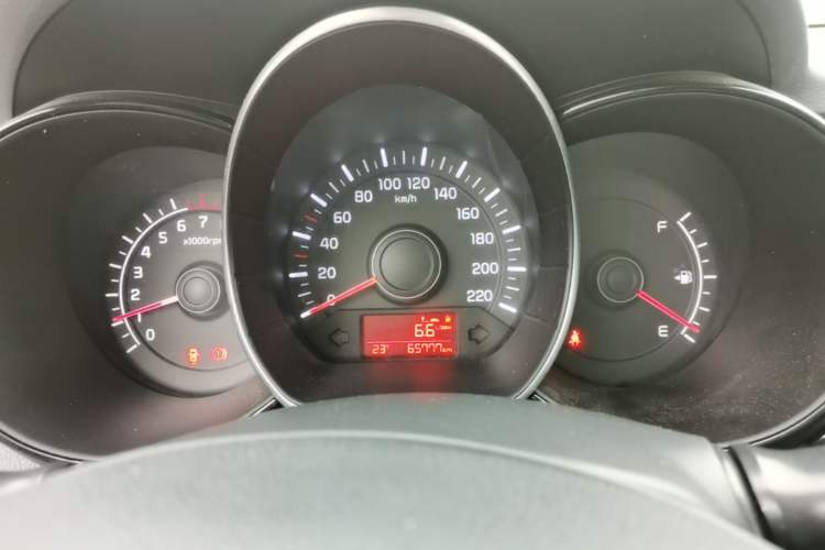 Used Kia K2 2015 Sedan 1.4L MT TOP Instrument Cluster