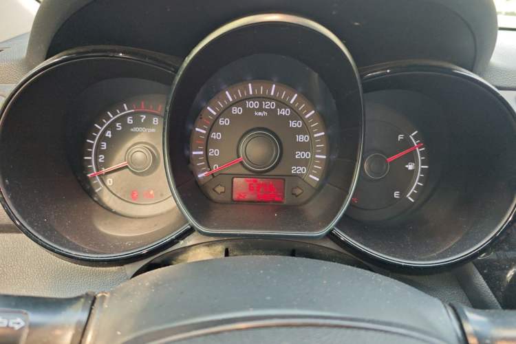 Used Kia K2 2015 Sedan 1.4L MT TOP Instrument Cluster