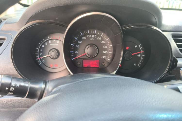 Used Kia K2 2015 Sedan 1.4L MT TOP Instrument Cluster