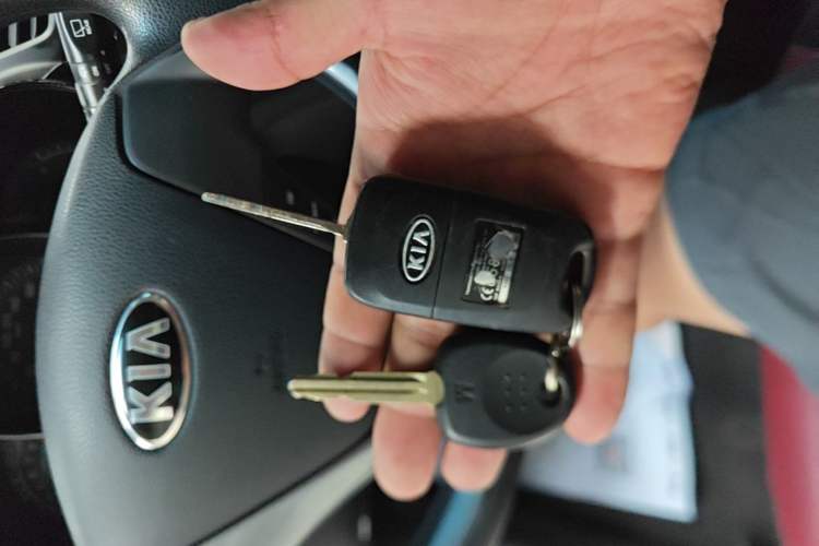 Used Kia K2 2015 Hatchback 1.4L AT GLS Cool Edition Interior 1