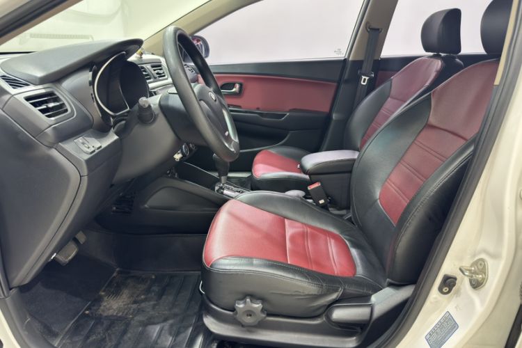 Used Kia K2 2015 Hatchback 1.4L AT GLS Cool Edition Interior 1