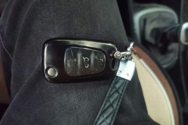 Used Kia K2 2015 Sedan 1.4L MT GLS Interior 1