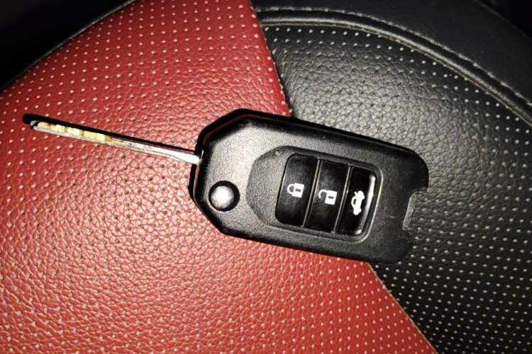 Used Kia K2 2015 Hatchback 1.4L AT GLS Cool Edition Interior 1
