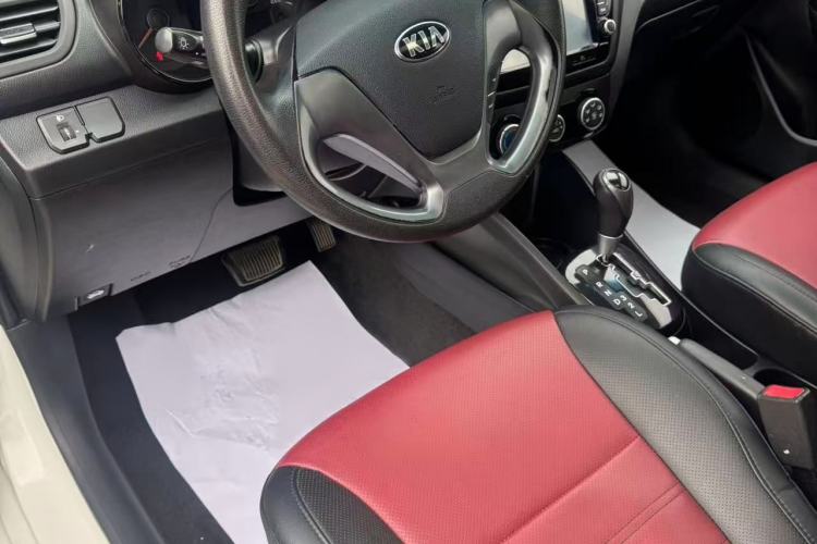 Used Kia K2 2015 Hatchback 1.4L AT GLS Cool Edition Interior 2
